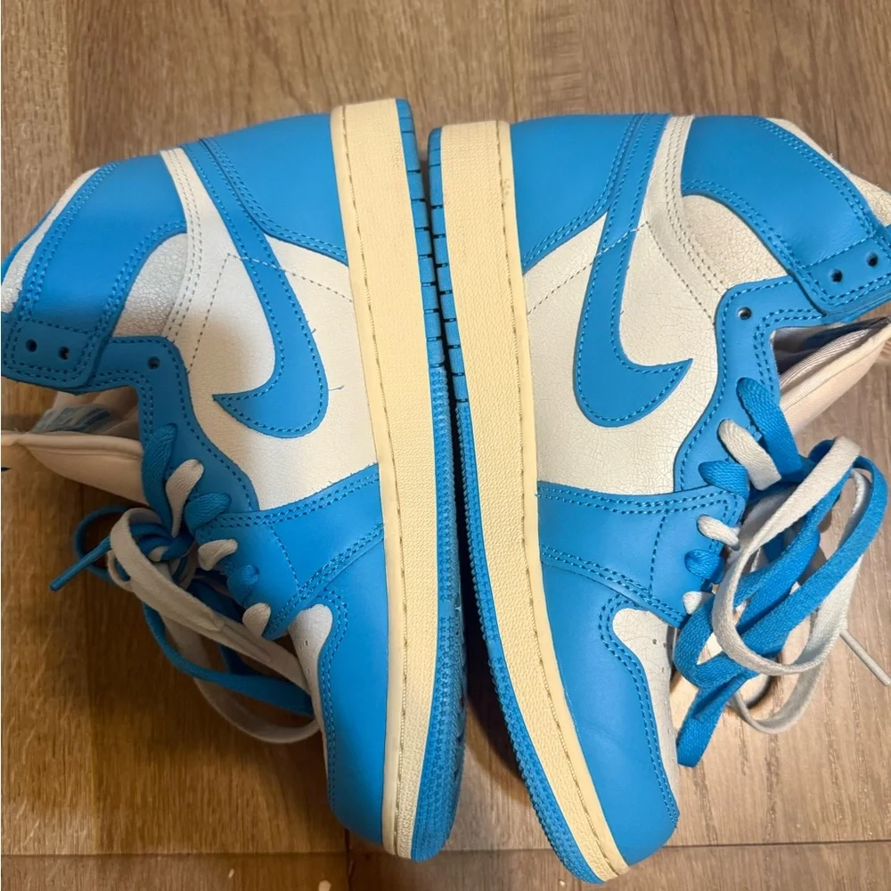 Air Jordan 1 Retro High - White & University Blue